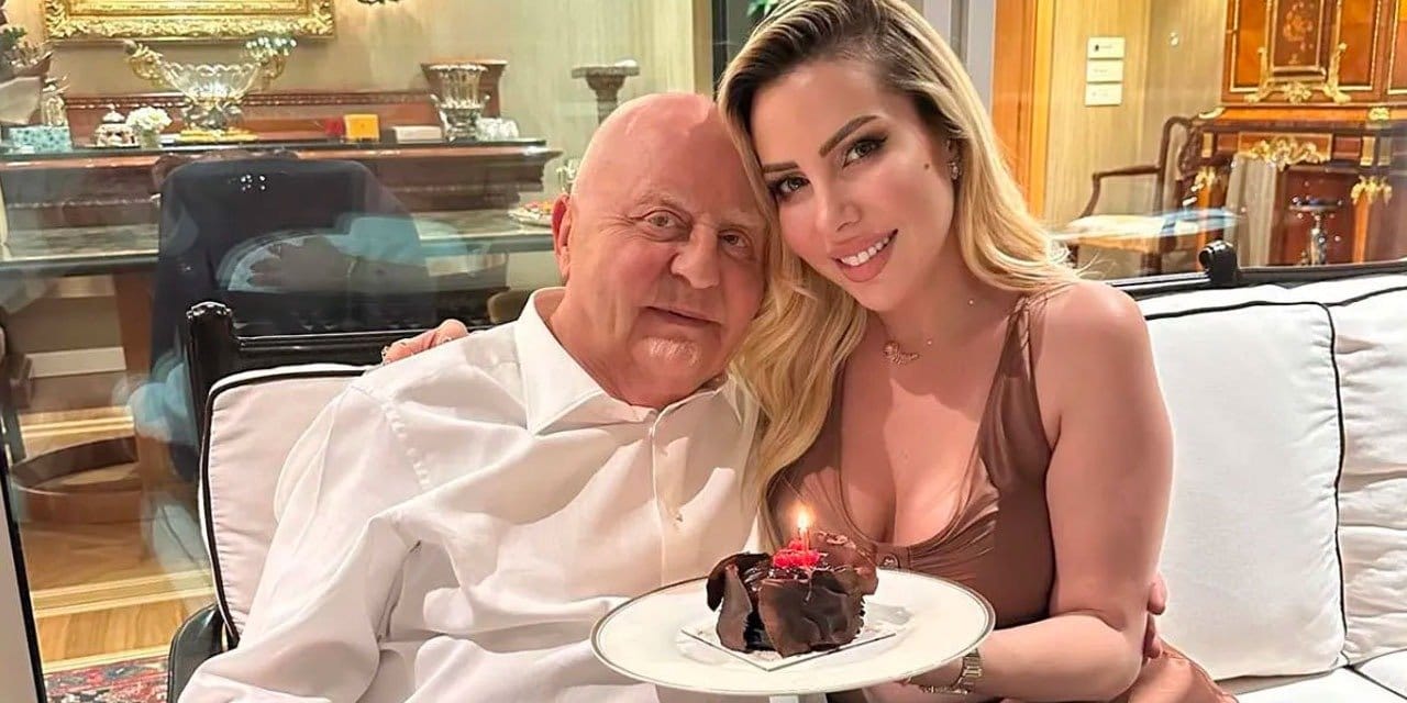 Türk kulübünün milyarder başkanı 42 yaş küçük karısıyla 3. evlilik yıldönümünü kutladı