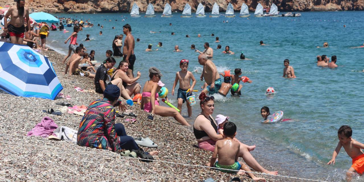 Termometreler 43 dereceyi gösterdi: Sahiller doldu taştı
