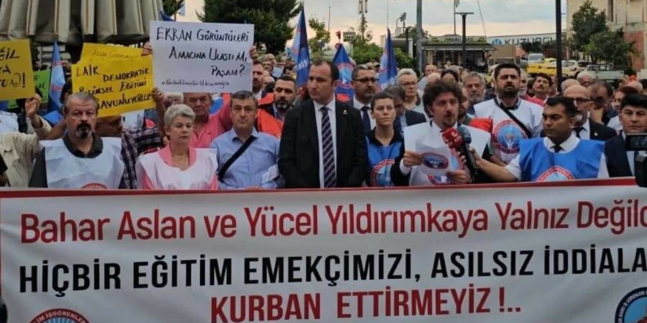 Kadınlar için afiş astığı için okuldan atılmıştı! Müdür yardımcısı görevine iade edildi