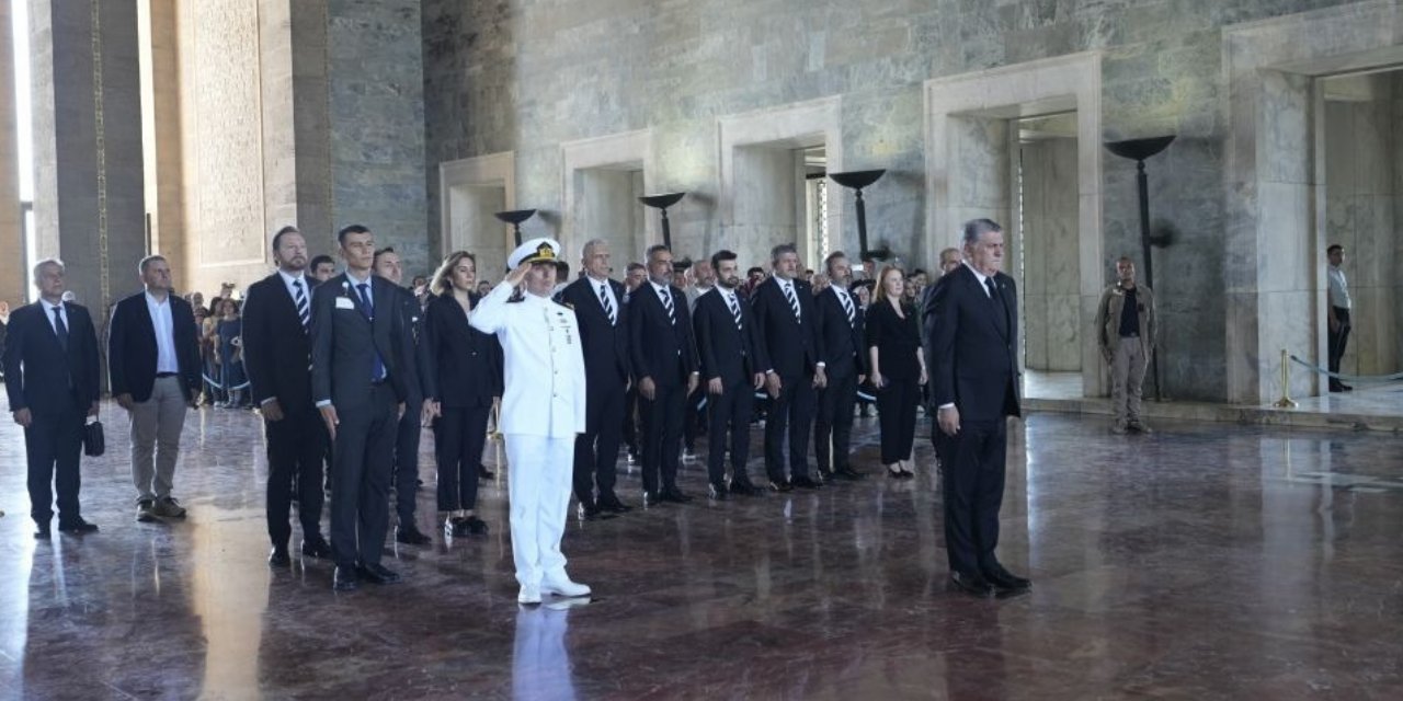 Serdal Adalı Atatürk'ün huzurunda söz verdi