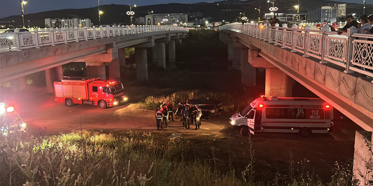 Otomobil Kızılırmak Nehri üzerindeki köprüden düştü!
