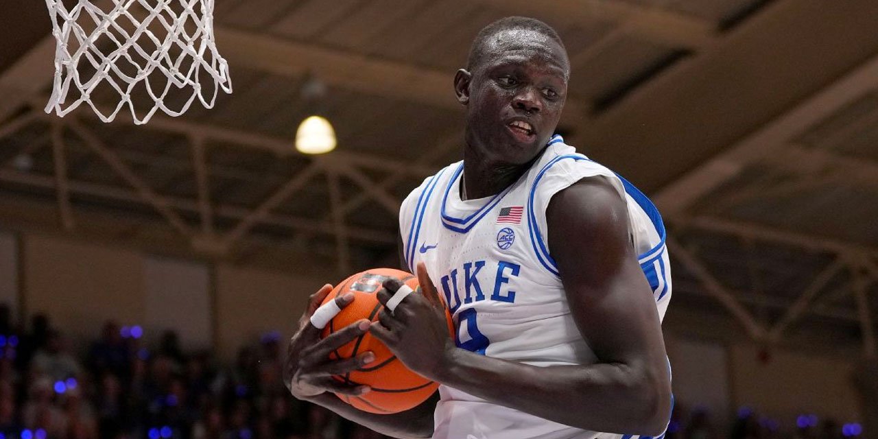 Mülteci kampından zirveyi gördü