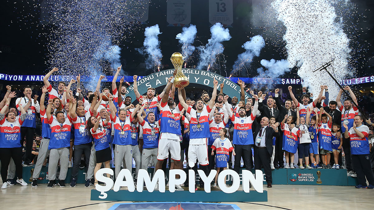 Anadolu Efes 9 yıllık şampiyonluk hasretine son verdi