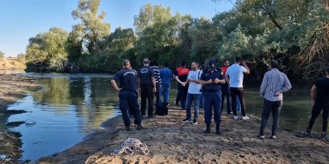 Serinlemek için girdiği nehirden cansız bedeni çıkarıldı