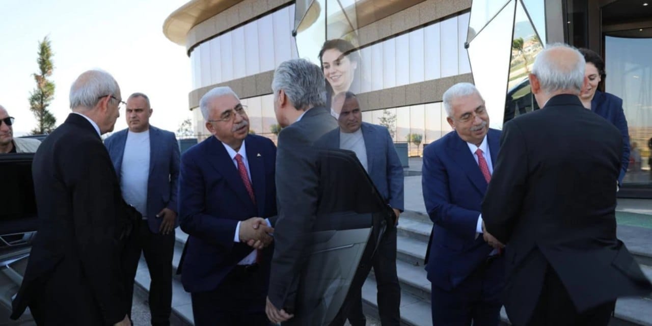 Kılıçdaroğlu'ndan AKP'ye yakın iş insanına 'hayırlı olsun' ziyareti