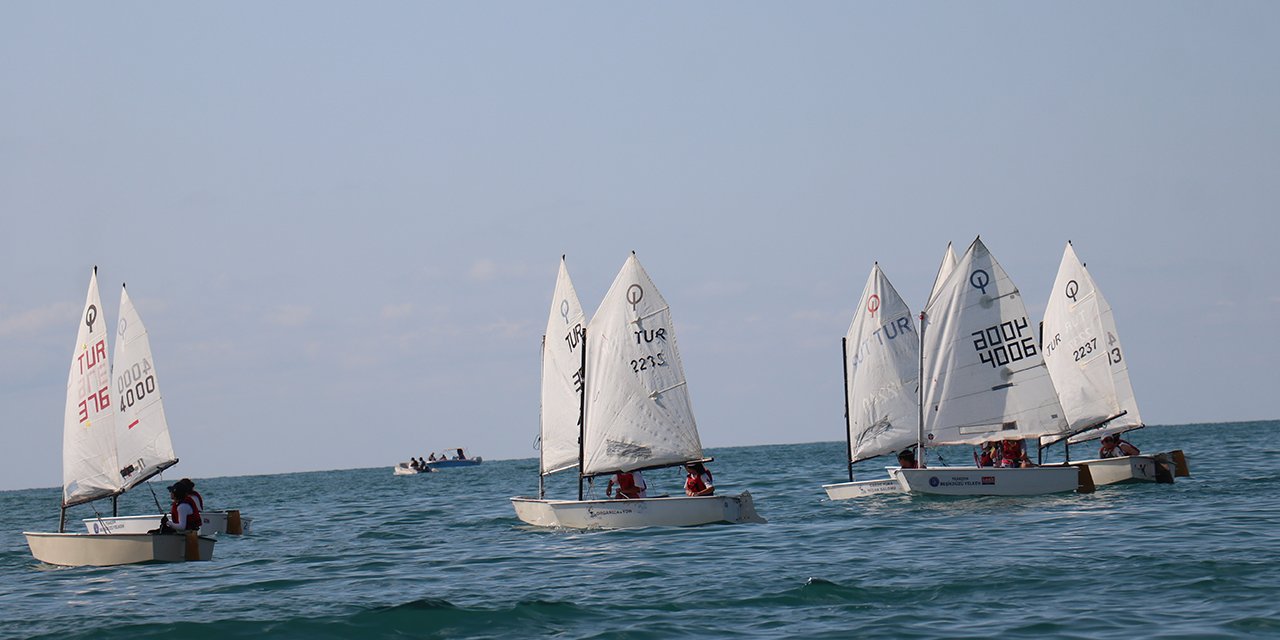 Trabzon'da yelken yarışı heyecanı: 32 sporcu katıldı