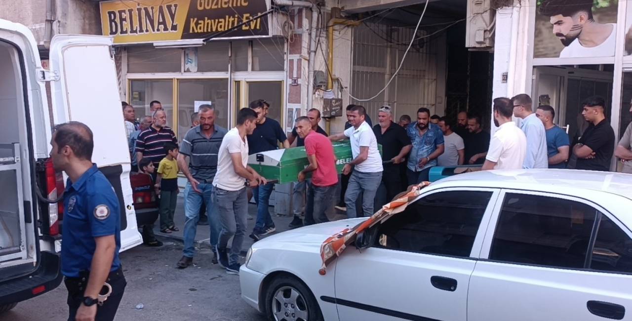 Birlikte içki içtikleri kişiyi öldürüp 'Kanepeden düştü’ dediler