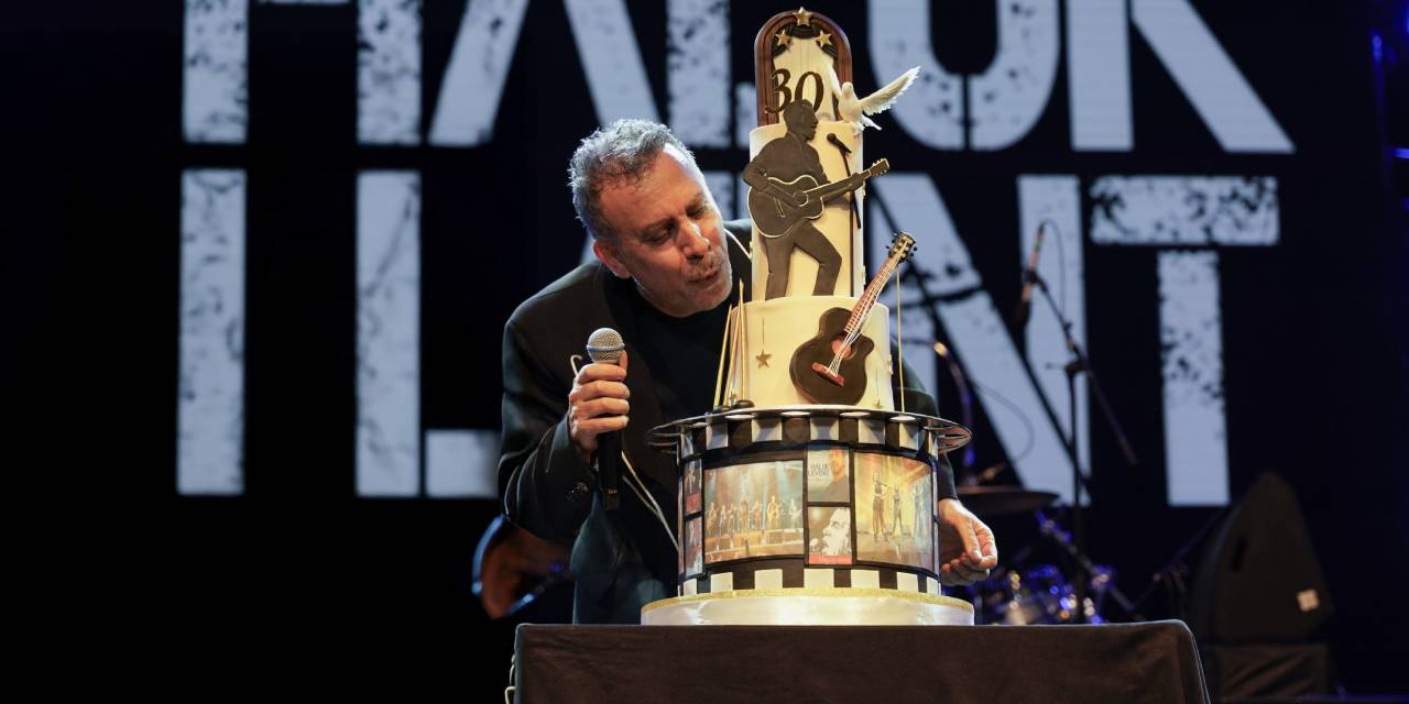 Biletler günler öncesinden tükendi: Haluk Levent 30. yılını Harbiye'de kutladı