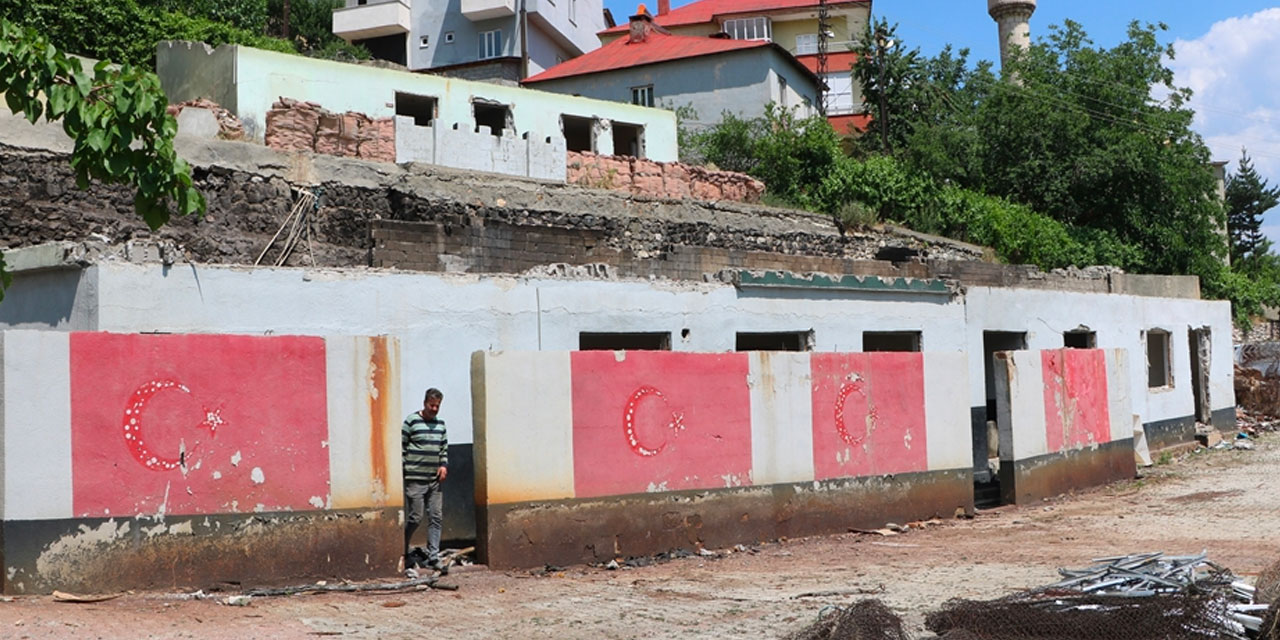 Jandarma binası yıkılıp gençlik merkezi yapılıyor