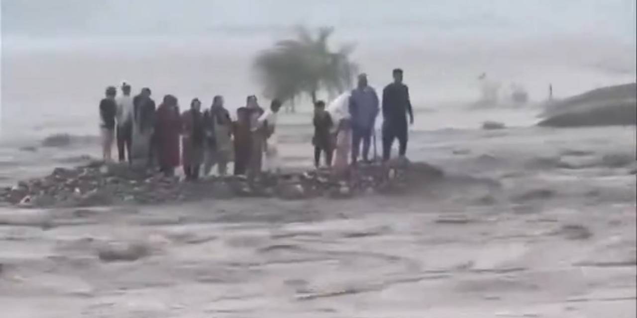 Sel, toprak kayması, çatı çökmesi: 57 kişi hayatını kaybetti