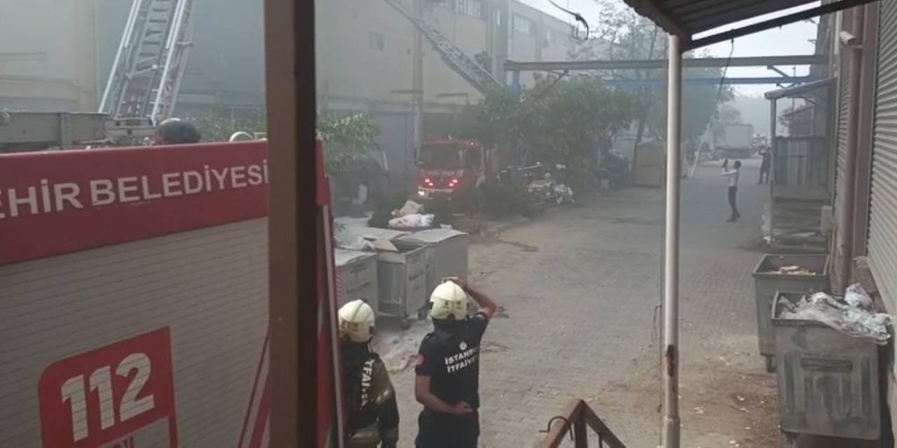 Esenyurt'ta fabrika yangını: Çok sayıda itfaiye ekibi seferber oldu