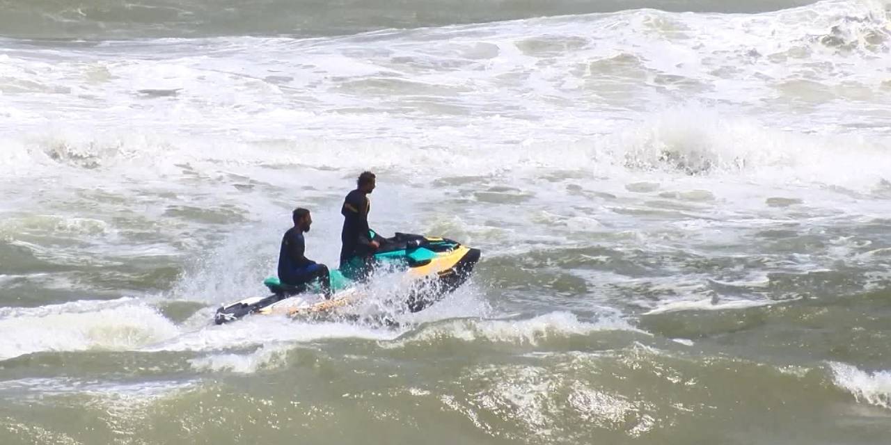 Yüzmek yasaklanmıştı: Sarıyer'de denize giren 2 genç kayboldu