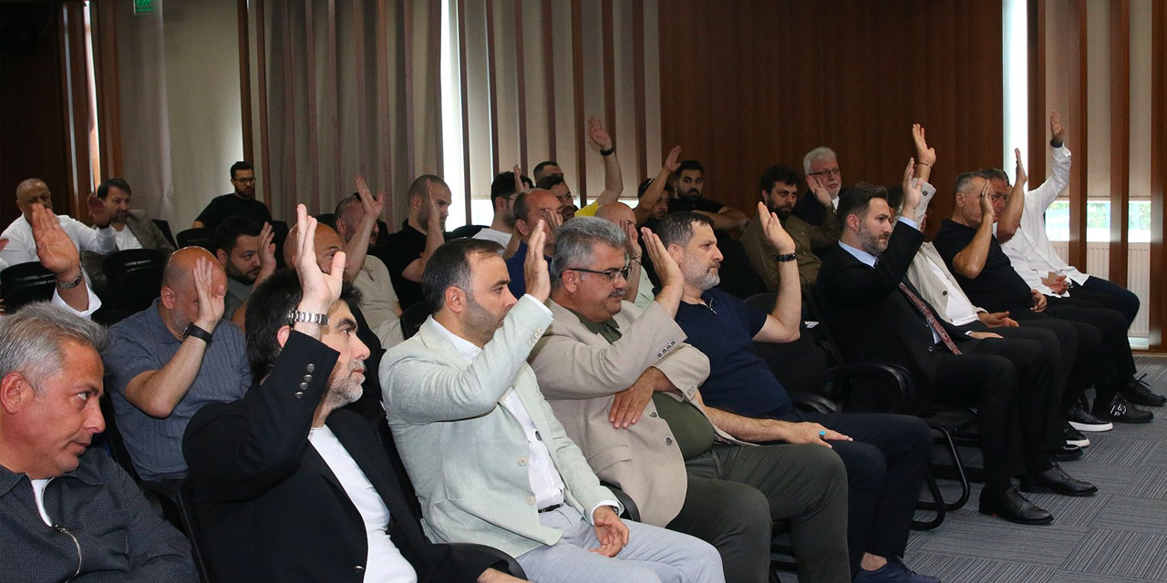 Ümraniyespor'da yeniden seçildi