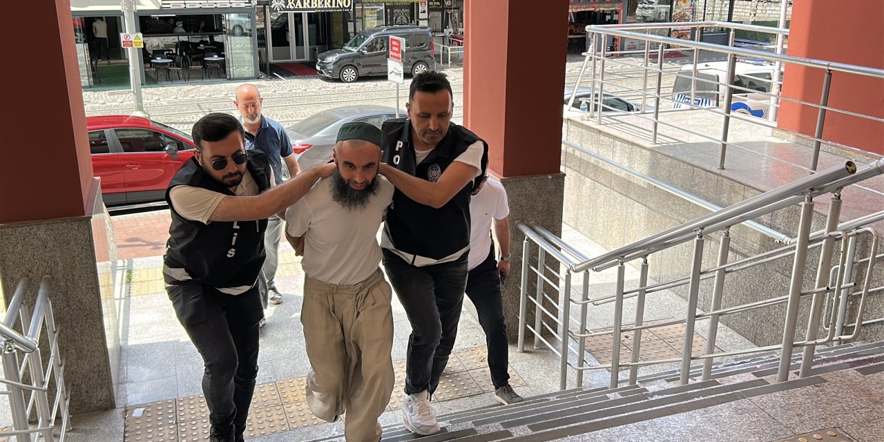 Okul bahçesine kılıçla girip Atatürk’e hakaret etti: Tutuklandı