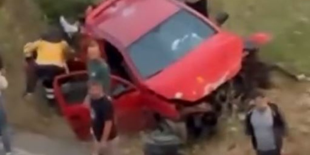 Otomobiller kafa kafaya girdi: 2 çocuk yaralı