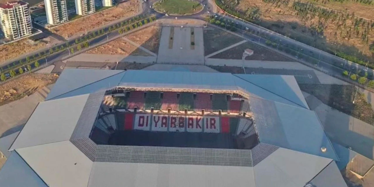 Diyarbakır Stadı'nda çalışma başladı: Parça parça sökülüyor