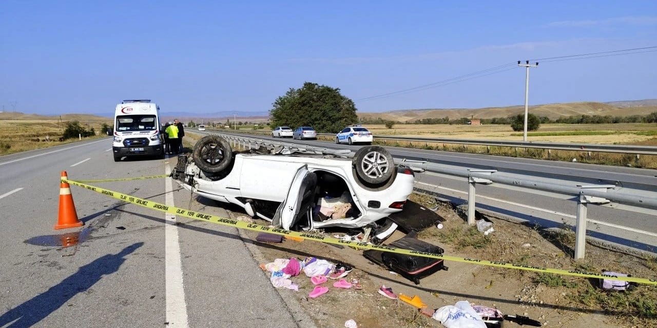 Kırıkkale'de minibüs ile hafif ticari araç çarpıştı : 6 yaralı!
