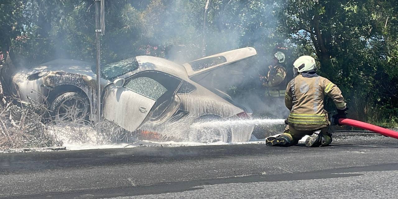 On milyonlarca liralık spor otomobil cayır cayır yandı