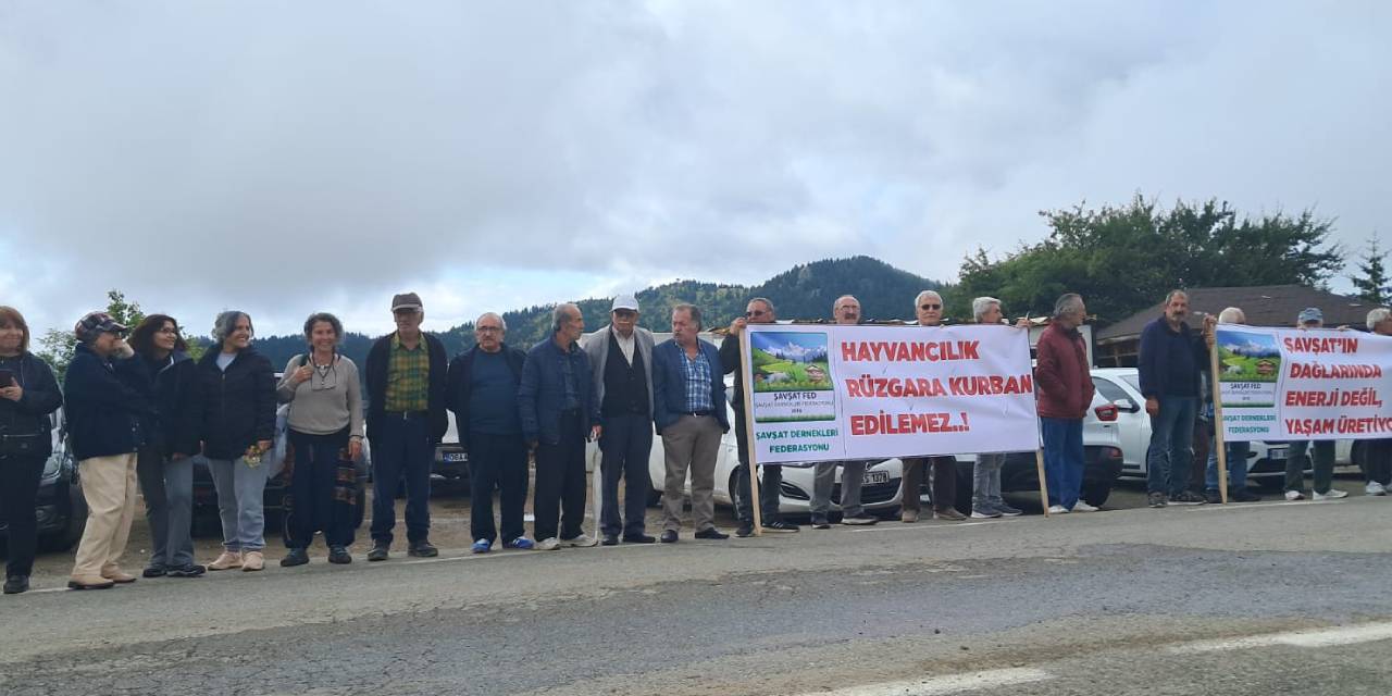 Artvinlilerden santrale karşı insan zinciri!