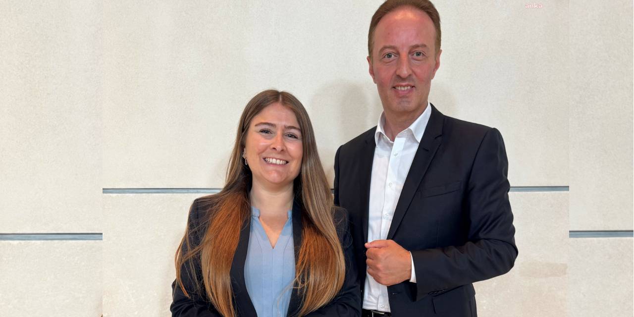 İki Türk siyasetçiye Almanya Federal Meclisi'nde önemli görev