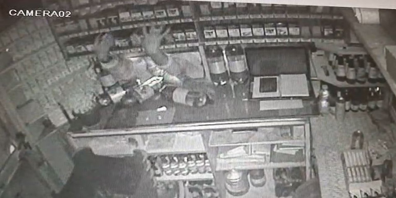 Büfeden sigara çalan 5 hırsız yakayı ele verdi