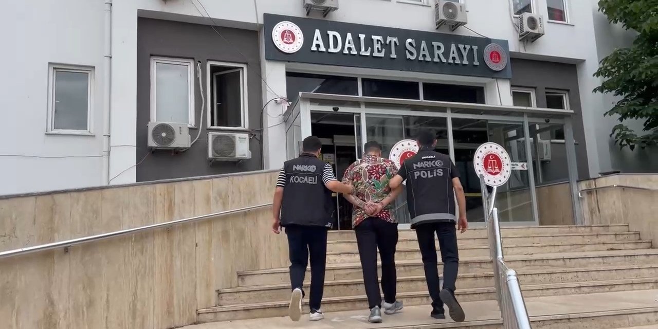 Aracını uyuşturucu deposuna çevirdi