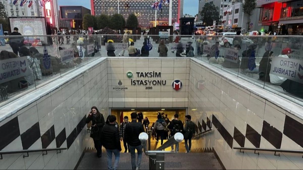 Taksim metrosu geçici süreyle kapatıldı