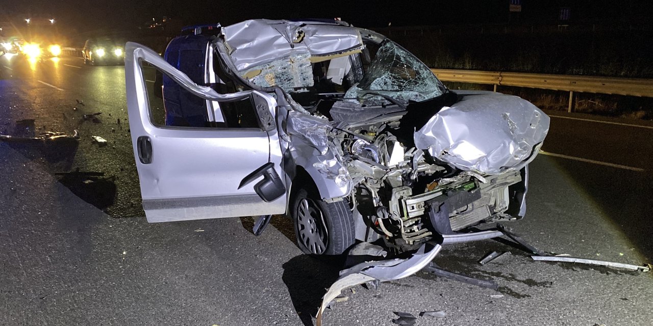 TIR’a çarpan araç hurdaya döndü: 1 ağır yaralı