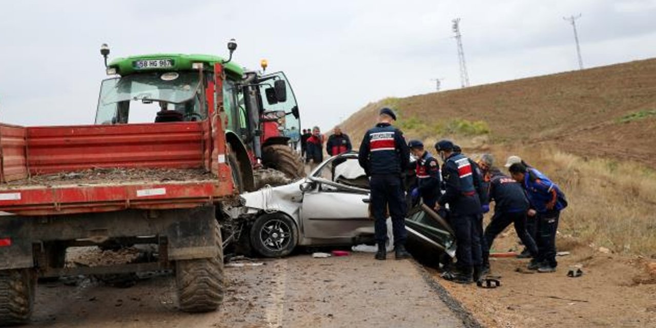 Amasya'da traktör ile hafif ticari araç çarpıştı, 1 kişi öldü, 4 kişi yaralandı