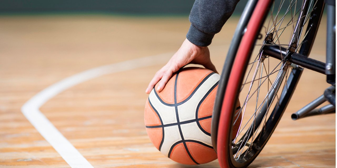 Engelleri basketbolla aştı