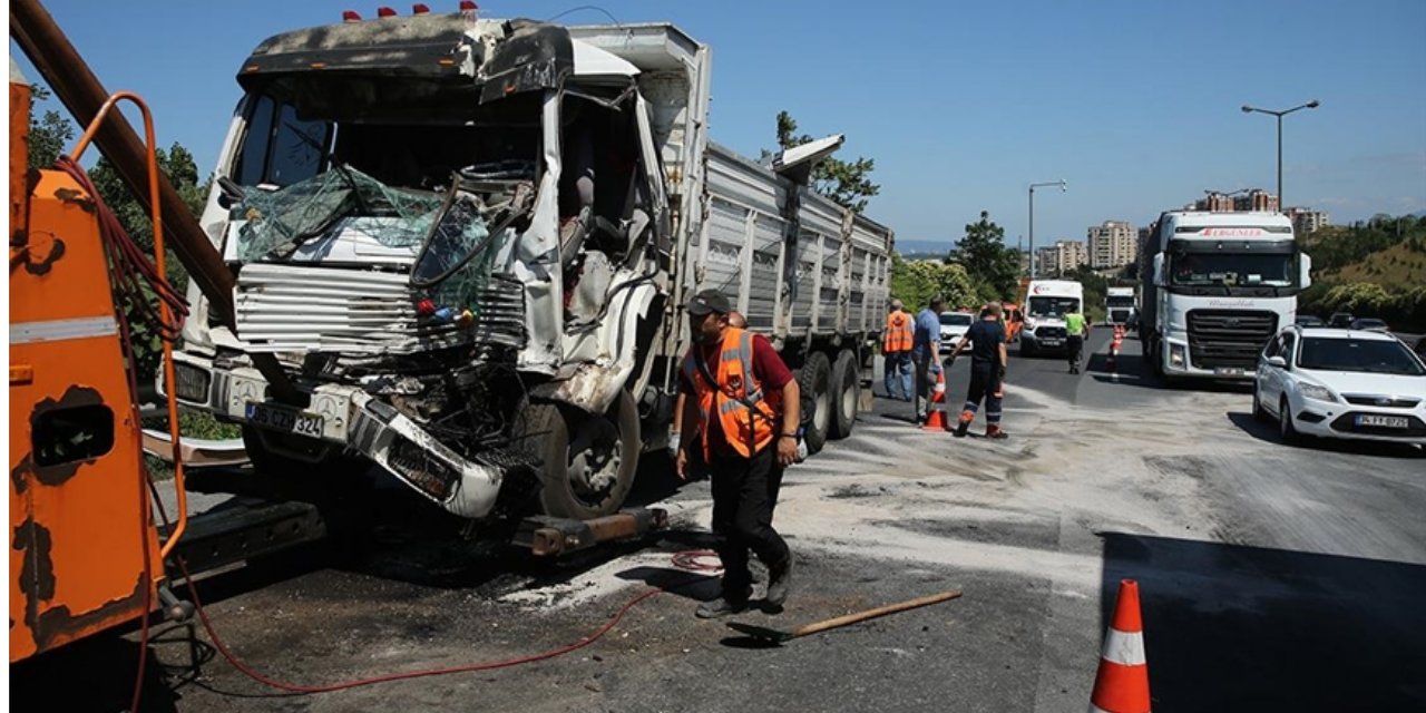 Çanakkale'de freni boşalan kamyon kaza yaptı: 1 kişi öldü