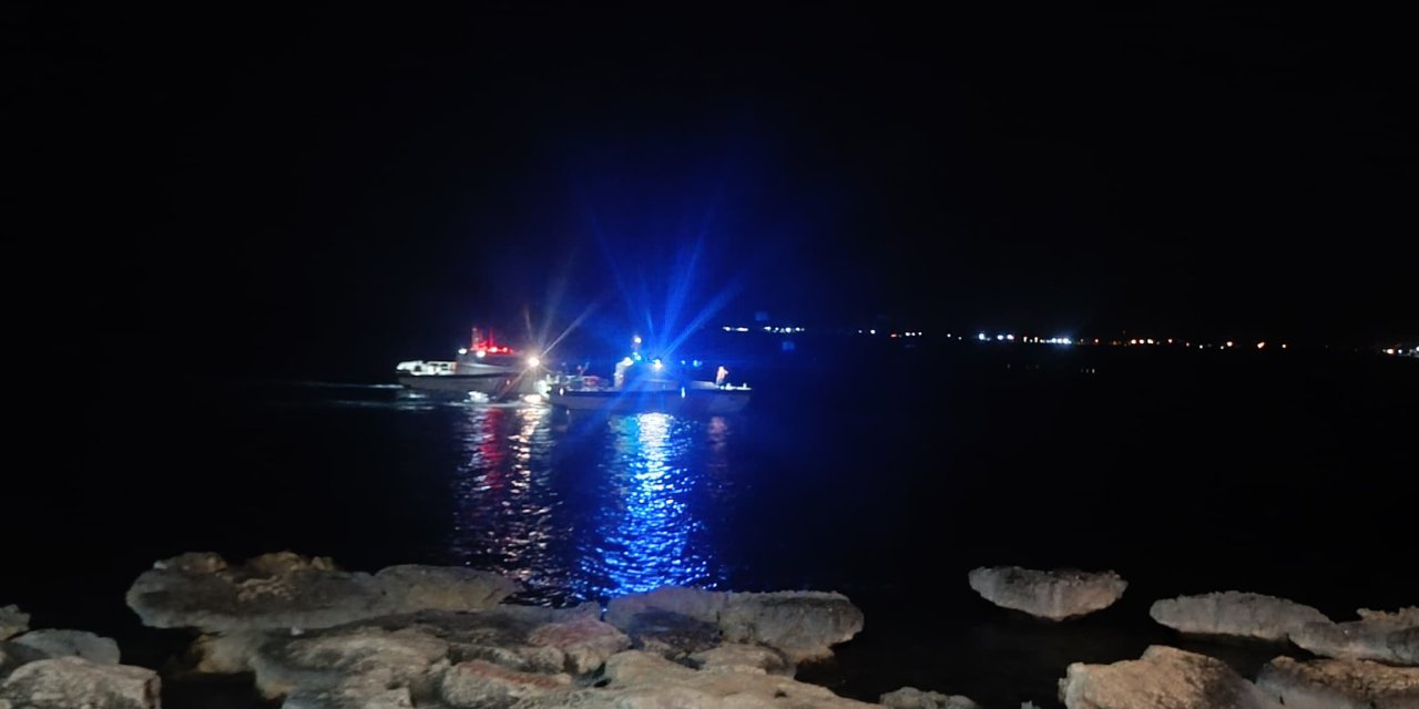 Gece denize giren 1 kişi boğuldu 2 kişi aranıyor