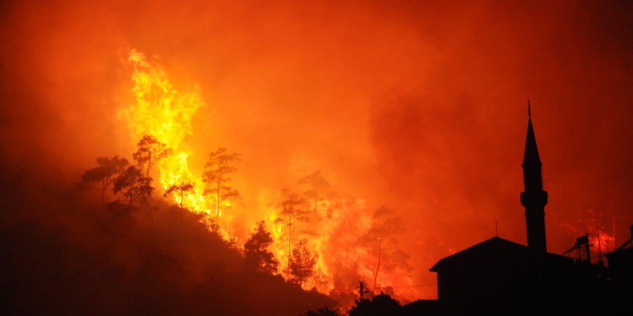 İzmir Valisi’nden Ödemiş orman yangını açıklaması: 2 mahalle tahliye edildi