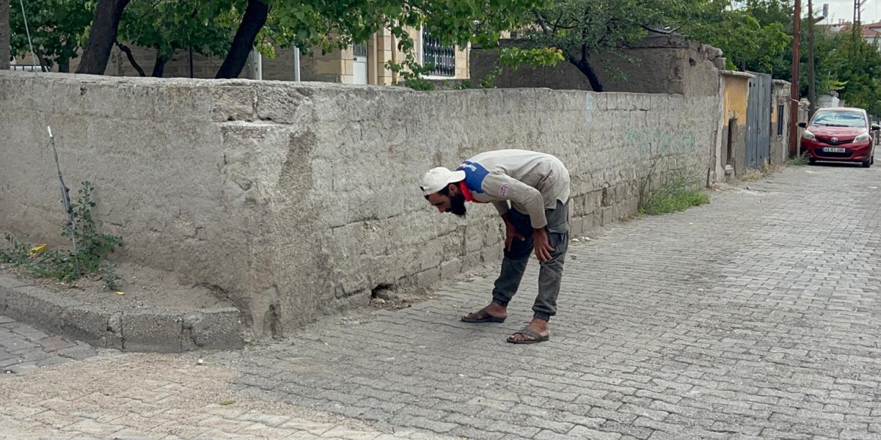 Polise yakalanınca namaza durdu! Selamı verdikten sonra cezayı yedi
