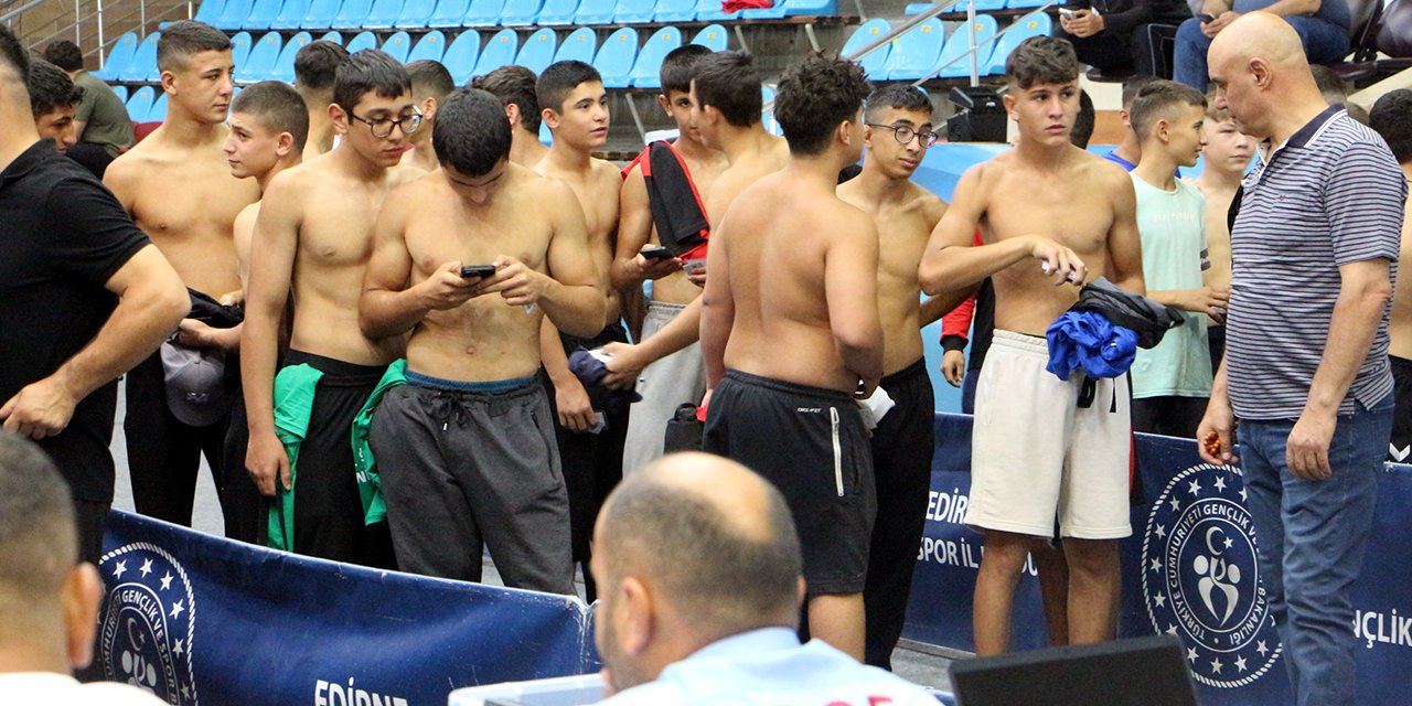 827 pehlivandan 762’si yaptı