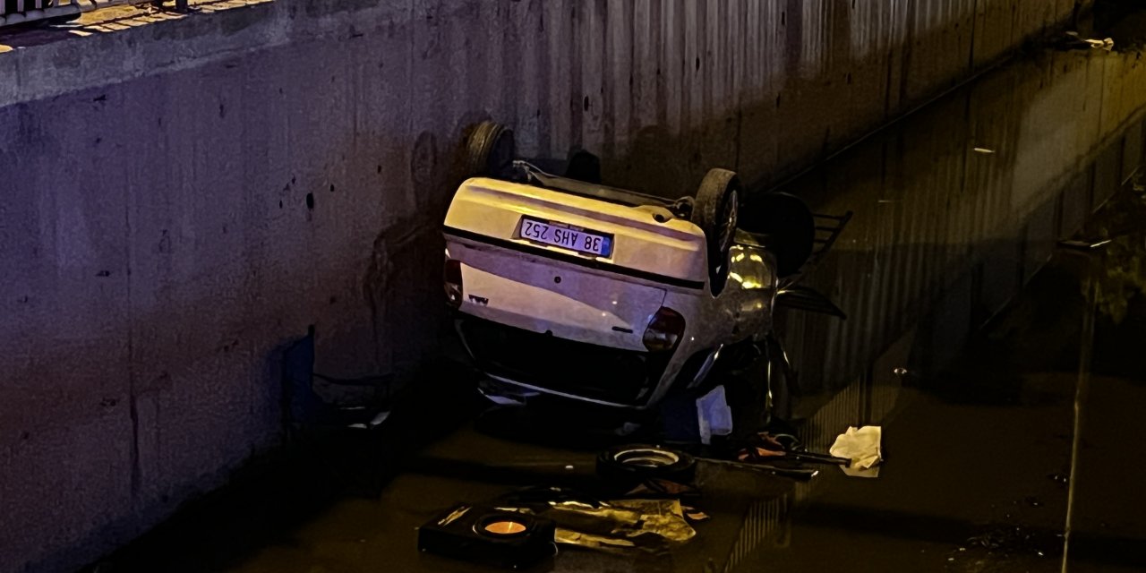 Otomobil sulama kanalına devrildi: Şoför hastaneye kaldırıldı