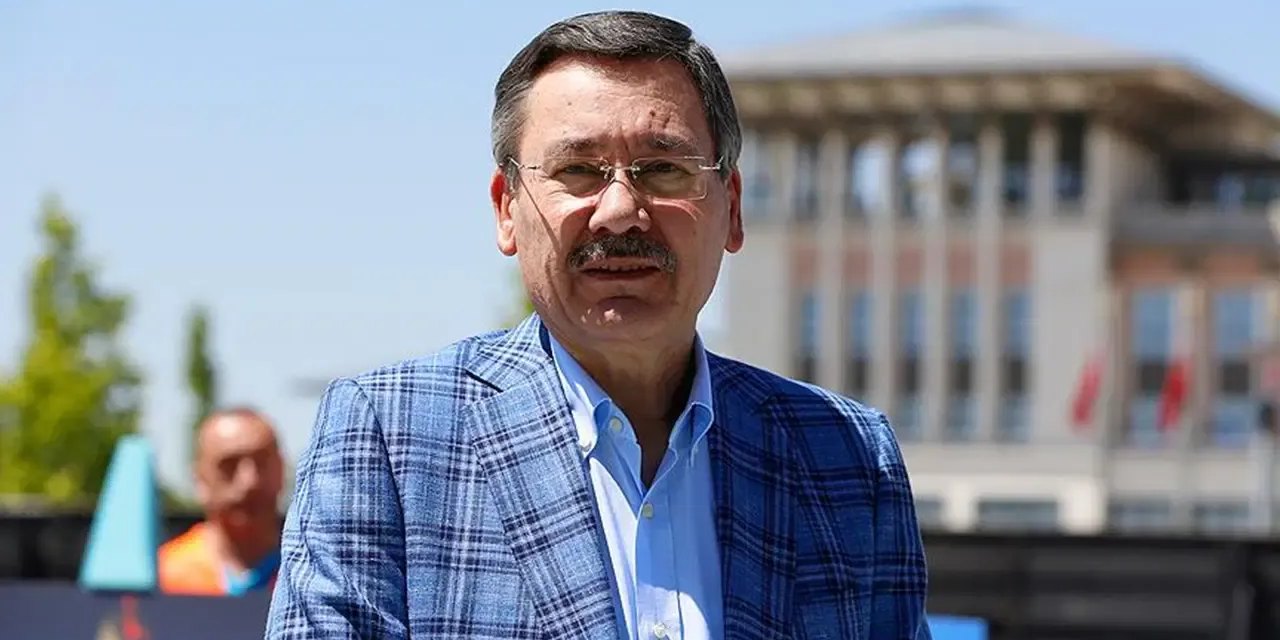 Gazetecilere sinirlenen Güler'e Melih Gökçek yol gösterdi! "Zeytin çubuğu ile sopayı hakediyorlar"