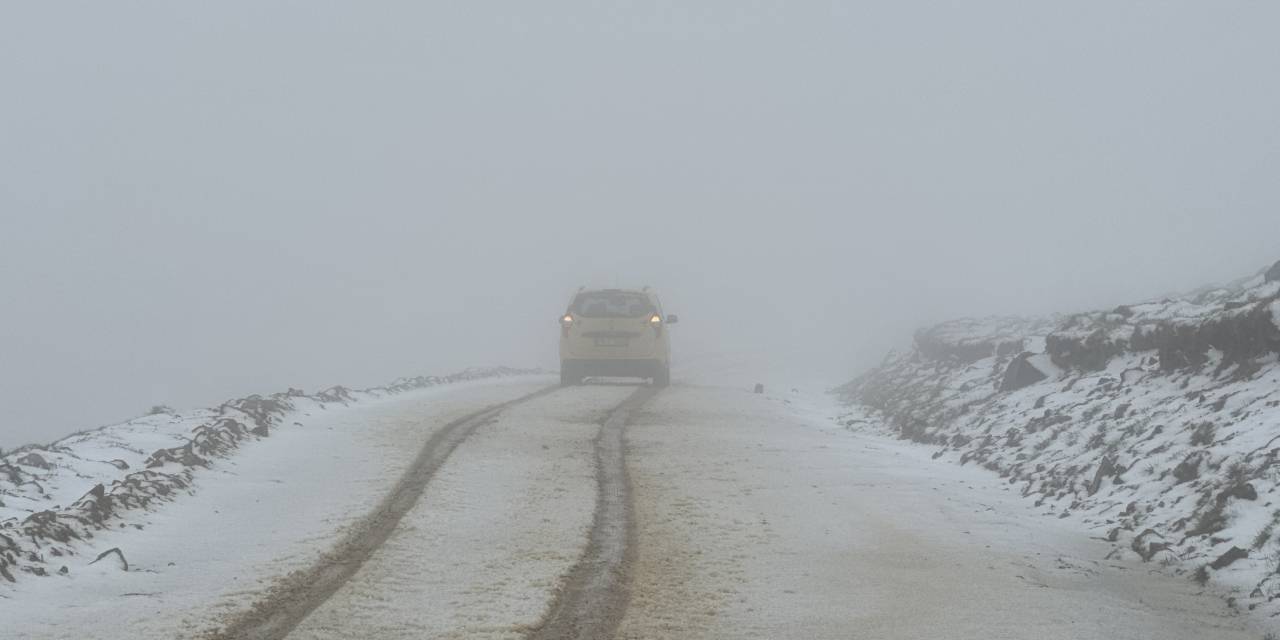 Köylülerde şaştı kaldı: Sabaha kadar her yeri kapladı