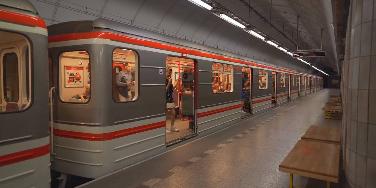 Elektrik kesintisi nedeniyle metro ve tren seferleri durdu