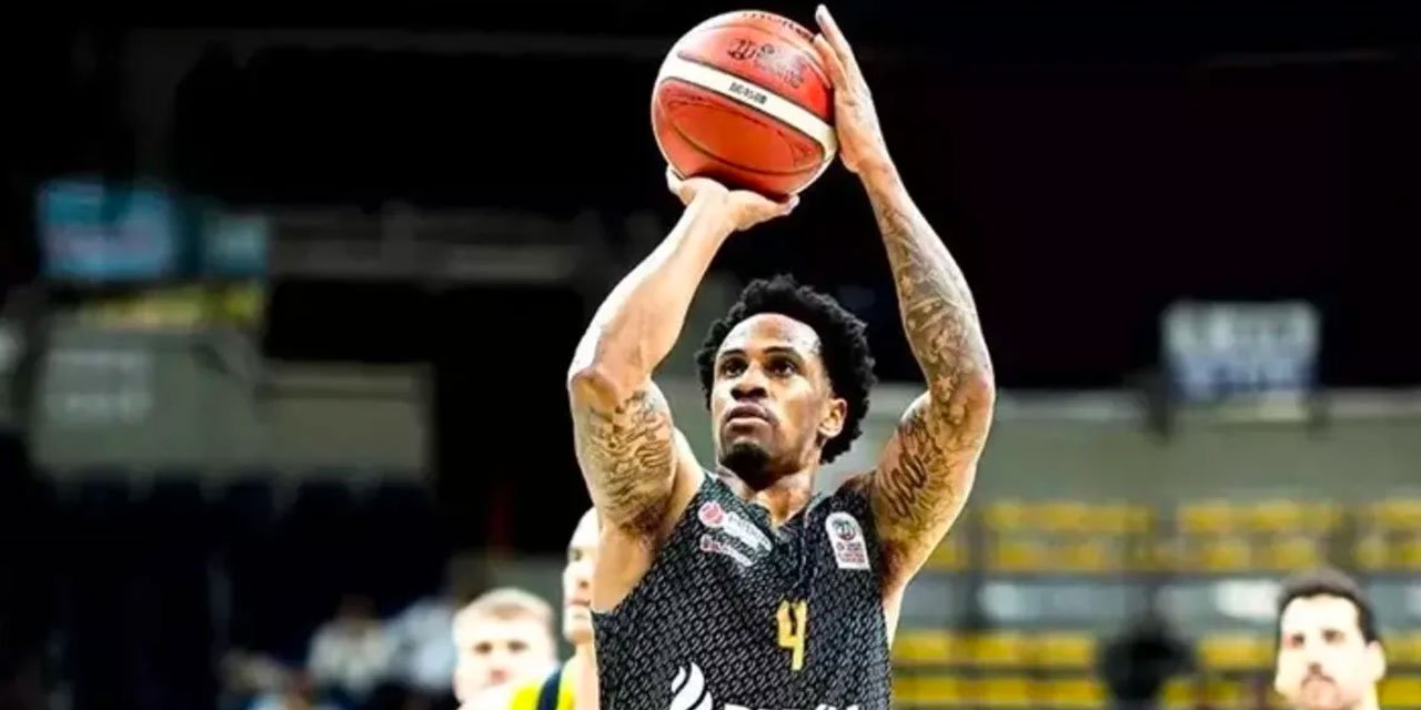 David Efianayi geri döndü