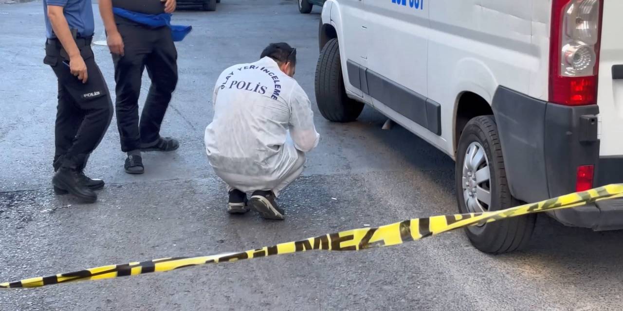 Sultangazi'de sokak ortasında dehşet: Yürüyerek geldiler, ateş açıp kaçtılar!