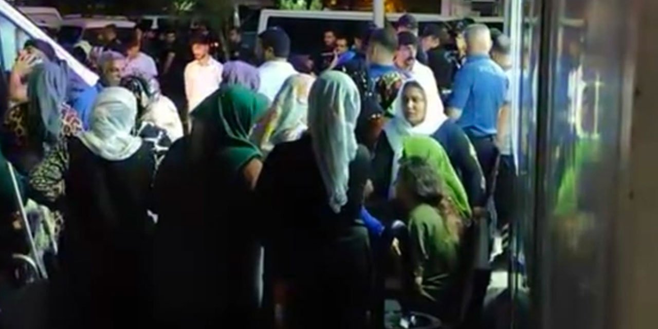 Annesini bıçakla yaralayan kardeşini öldürüldü