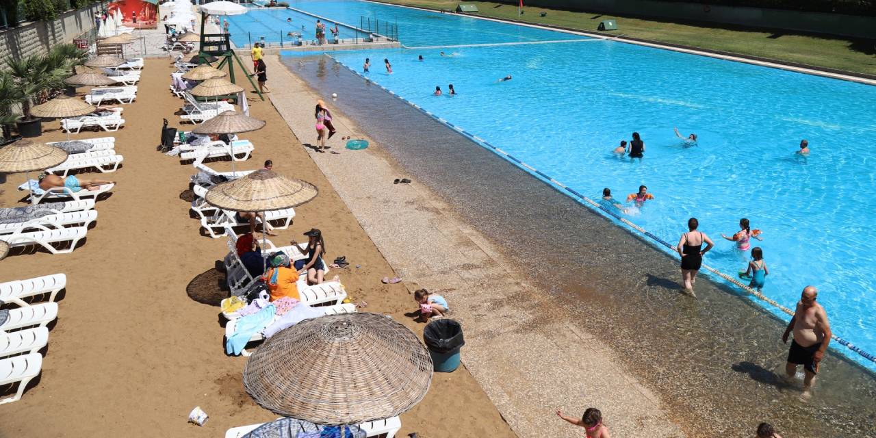 İç Anadolu'nun göbeğinde plaj keyfi yaptılar