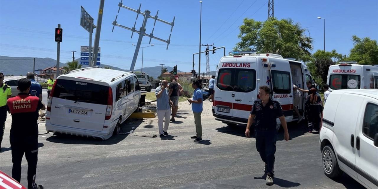 Fethiye'de korkunç kaza: 12 kişi yaralandı!