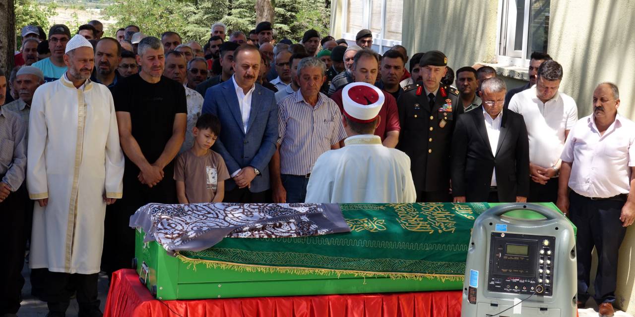 Askerlerden şehit annesine son görev: Vasiyeti yerine getirildi