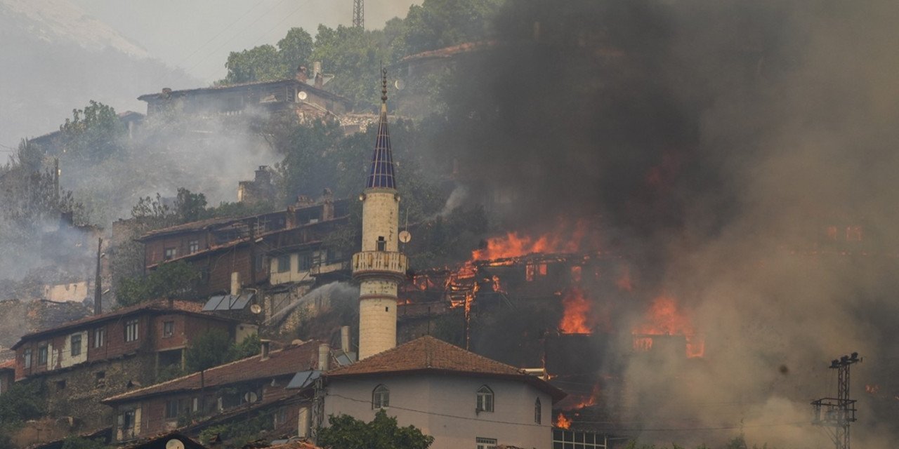 Yangın korkuttu, onların kapısına koştular