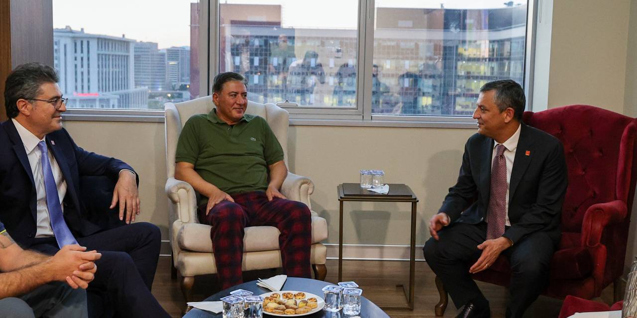 Özel Murat Emir'i tedavi gördüğü hastanede ziyaret etti