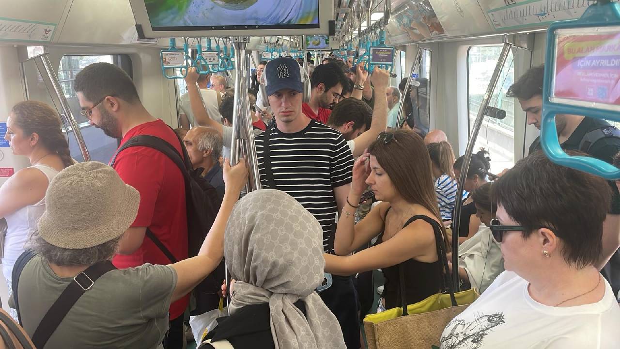 Marmaray'da çile 1 saati aştı