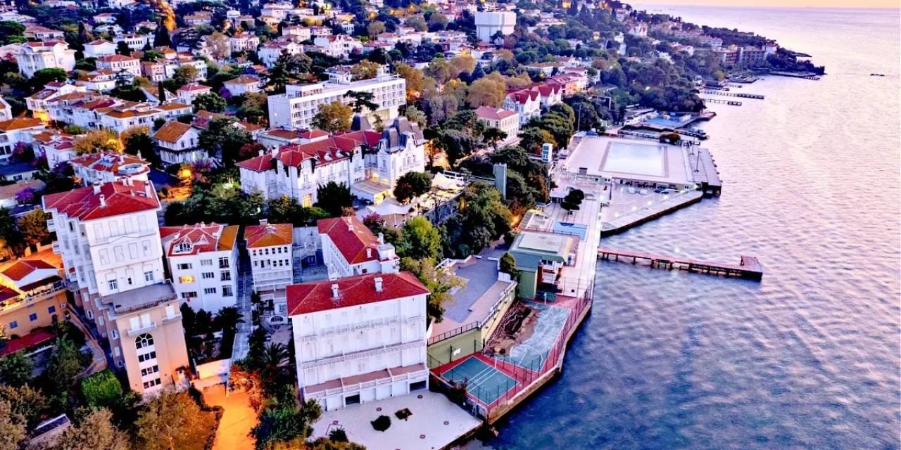 Belediye acımadı: Tarihi otele kilidi vurdu