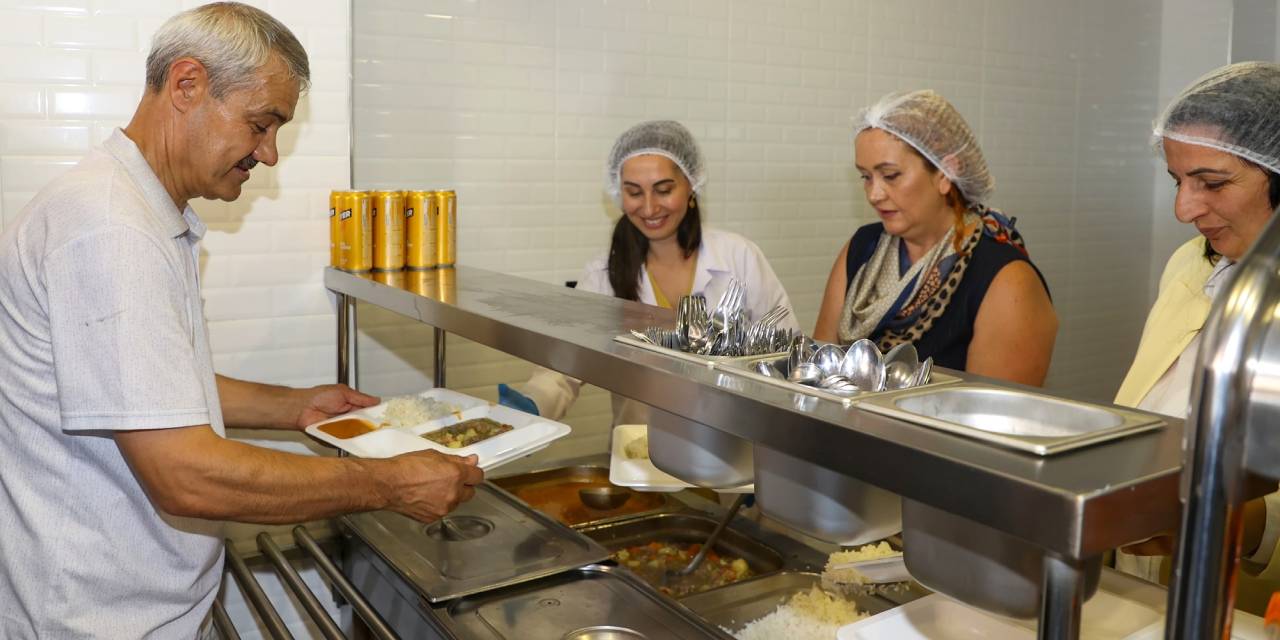 O ilçede ikinci Kent Lokantası açıldı: Masaları tek tek dolaştı